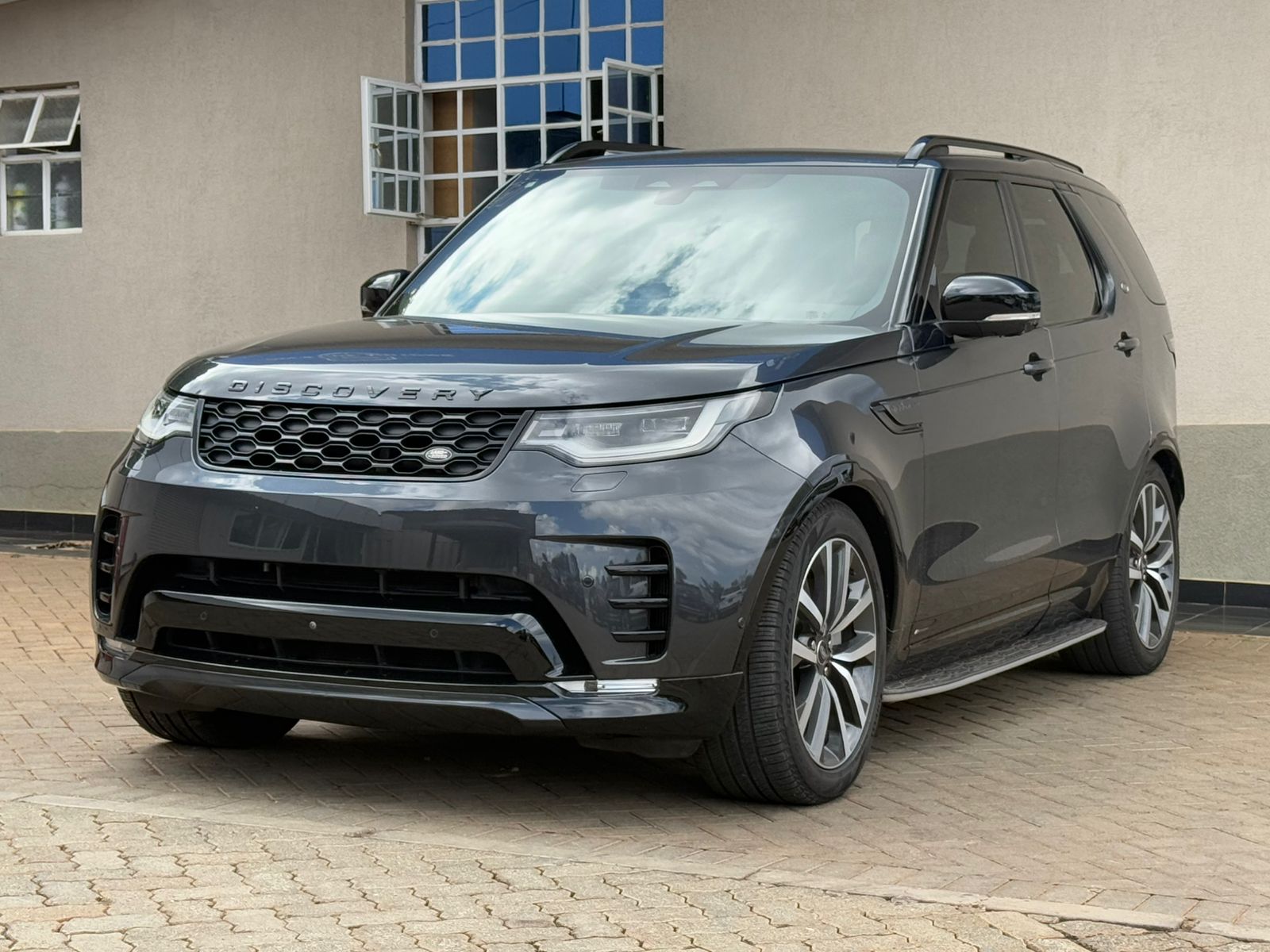 Image of Land Rover Discovery V R-Dynamic YOM - 2021
