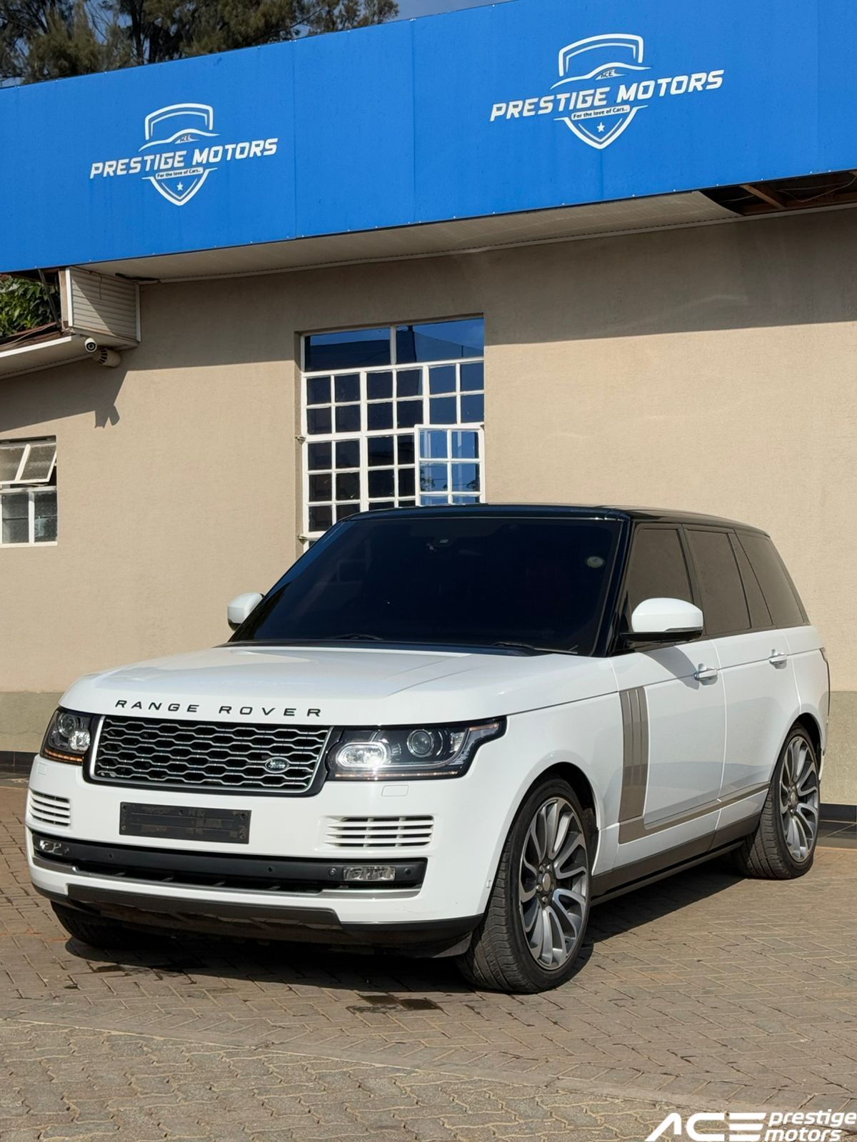 Image of Range Rover Vogue Autobiography YOM - 2013