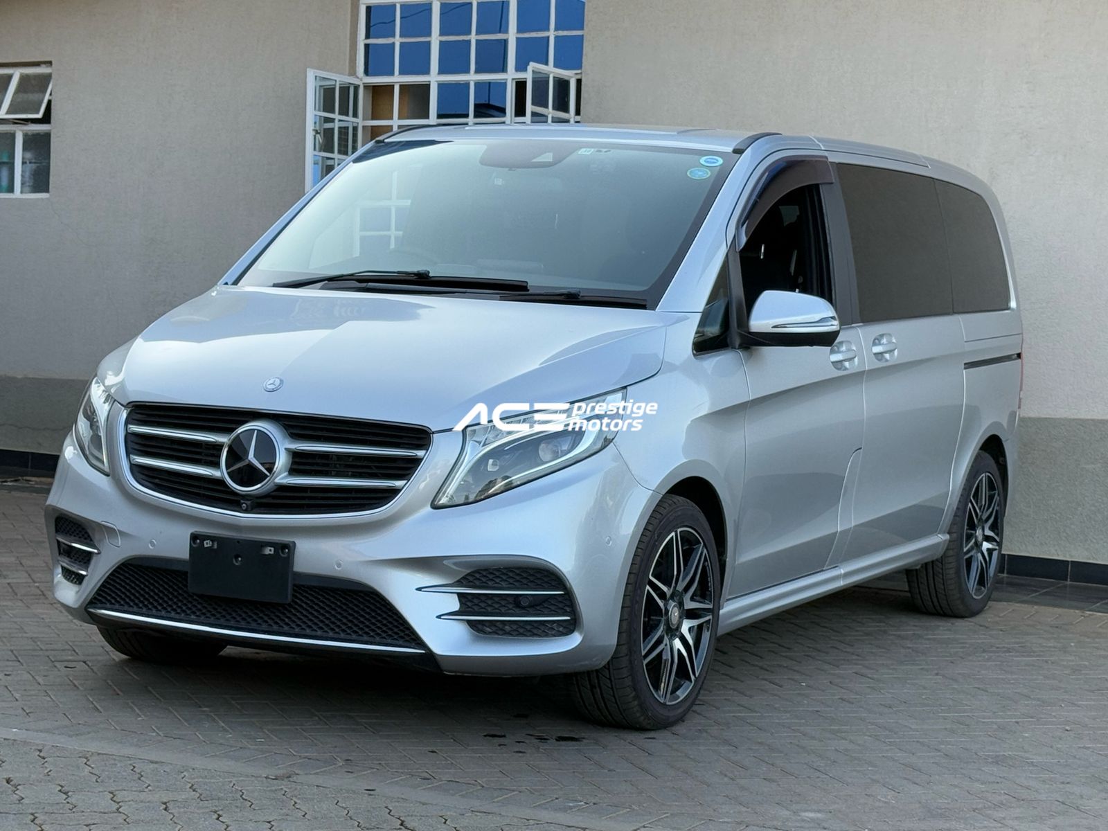 Image of Mercedes Benz V220d YOM - 2017