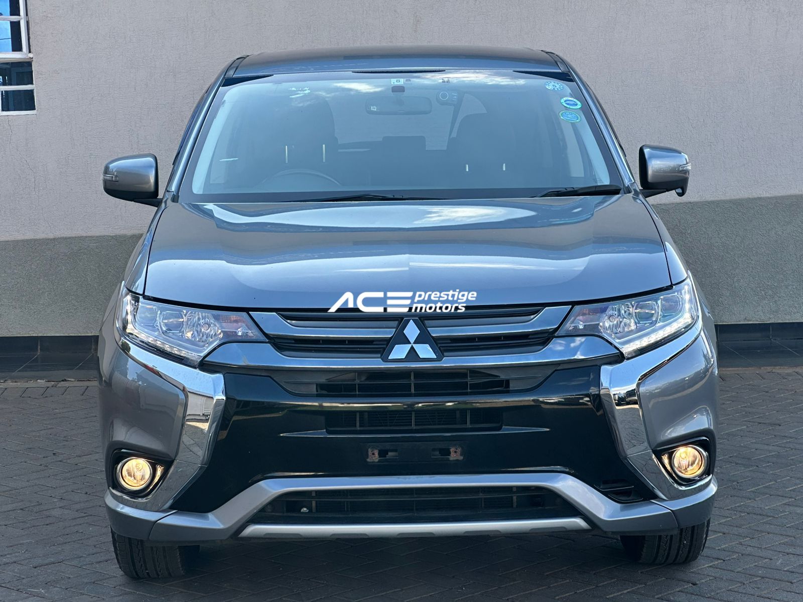 Image of Mitsubishi Outlander PHEV YOM - 2017
