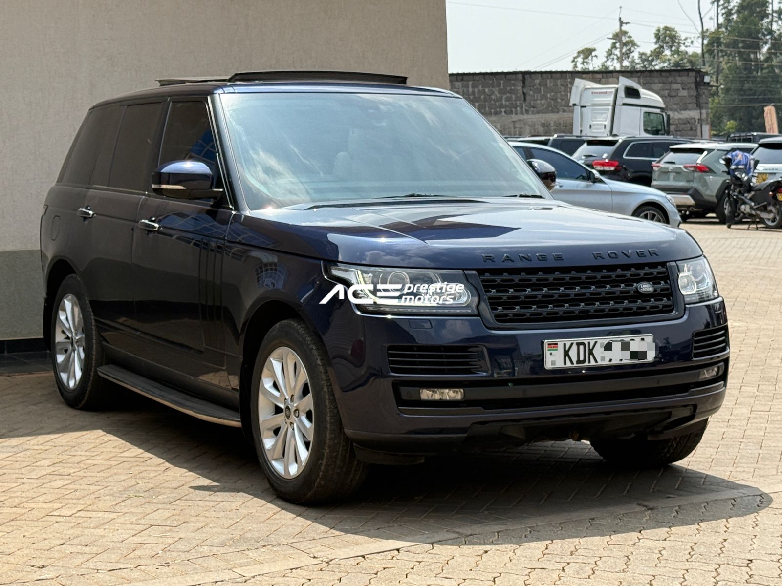Image of Range Rover Vogue YOM - 2015