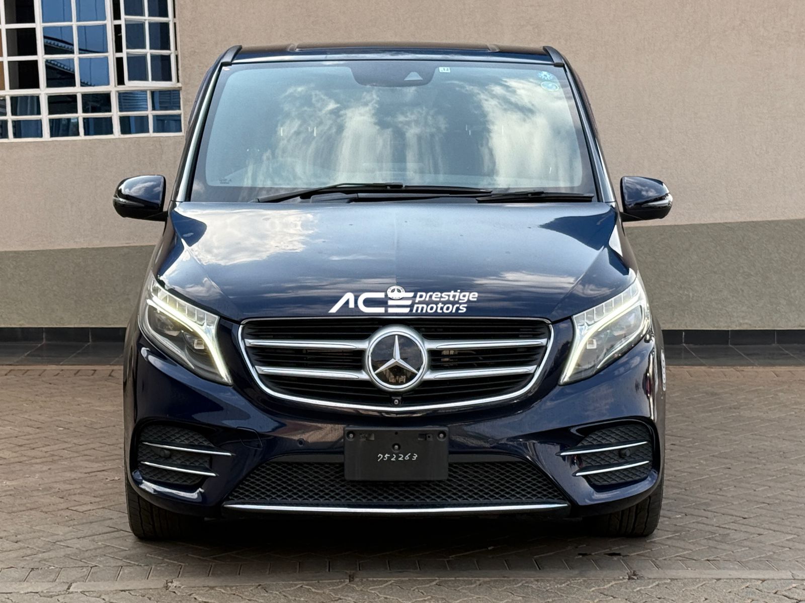 Image of Mercedes‑Benz V220d YOM - 2017