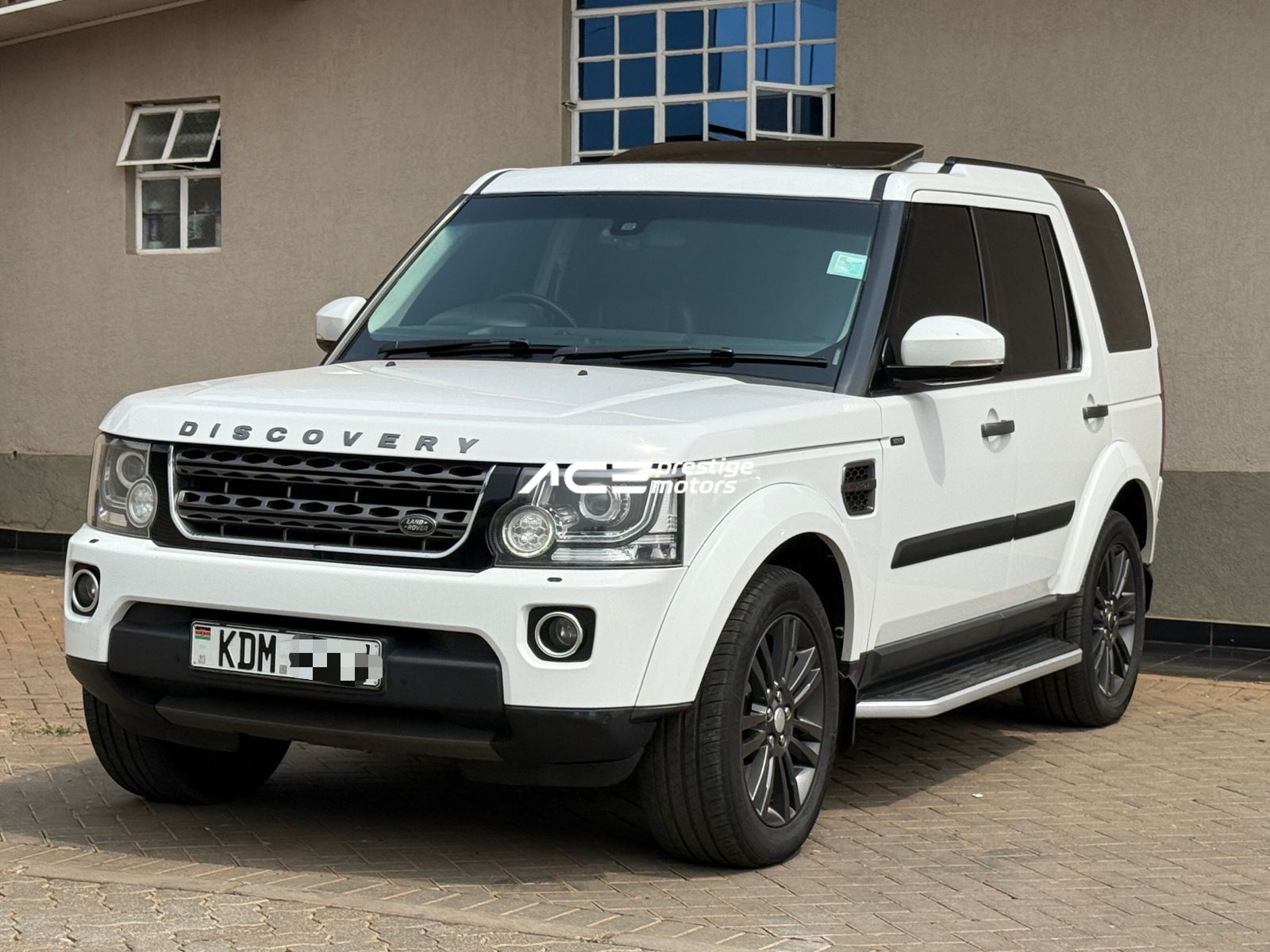 Image of Land Rover Discovery IV SDV6 YOM - 2016