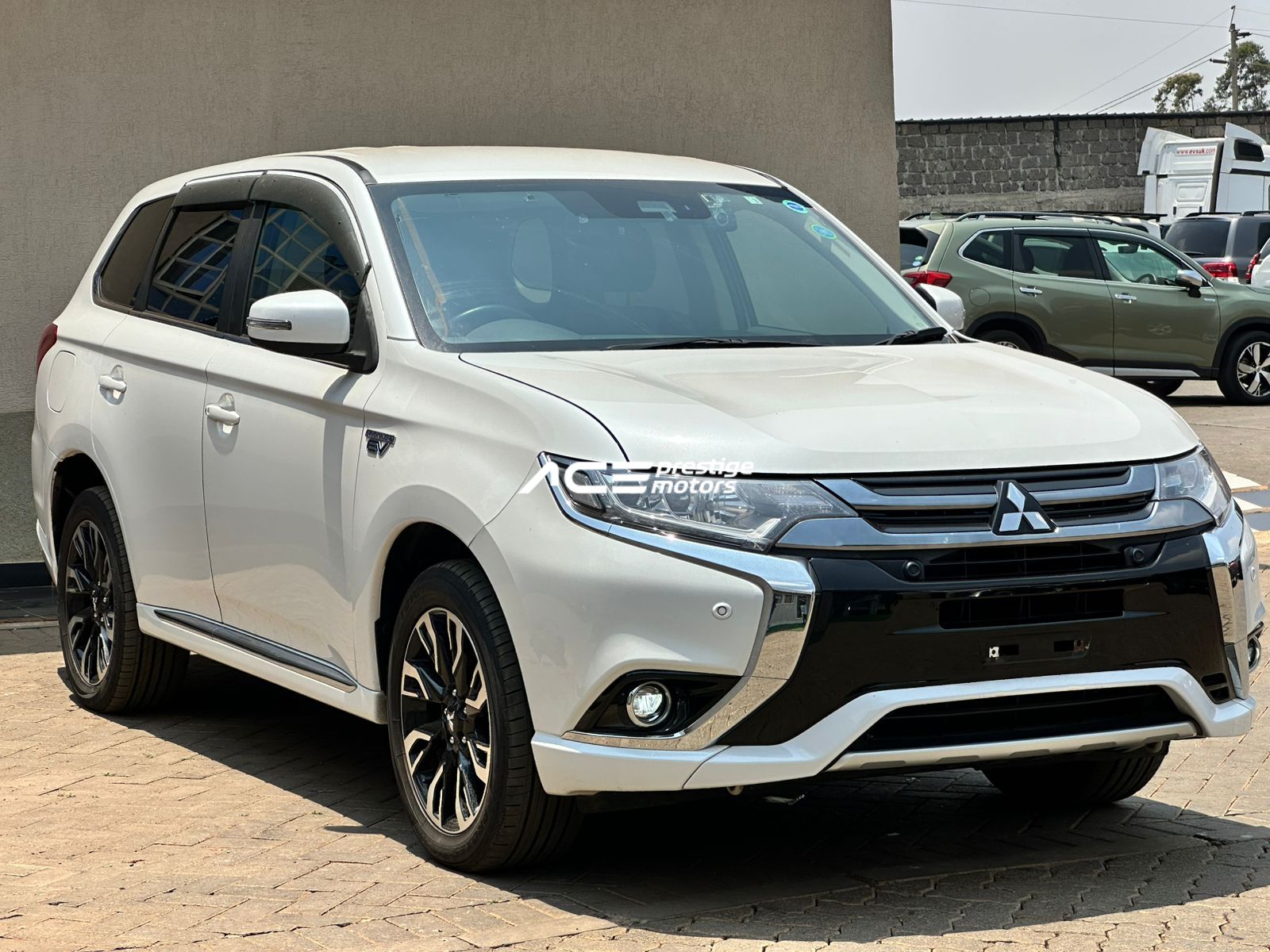 Image of Mitsubishi Outlander PHEV YOM - 2018