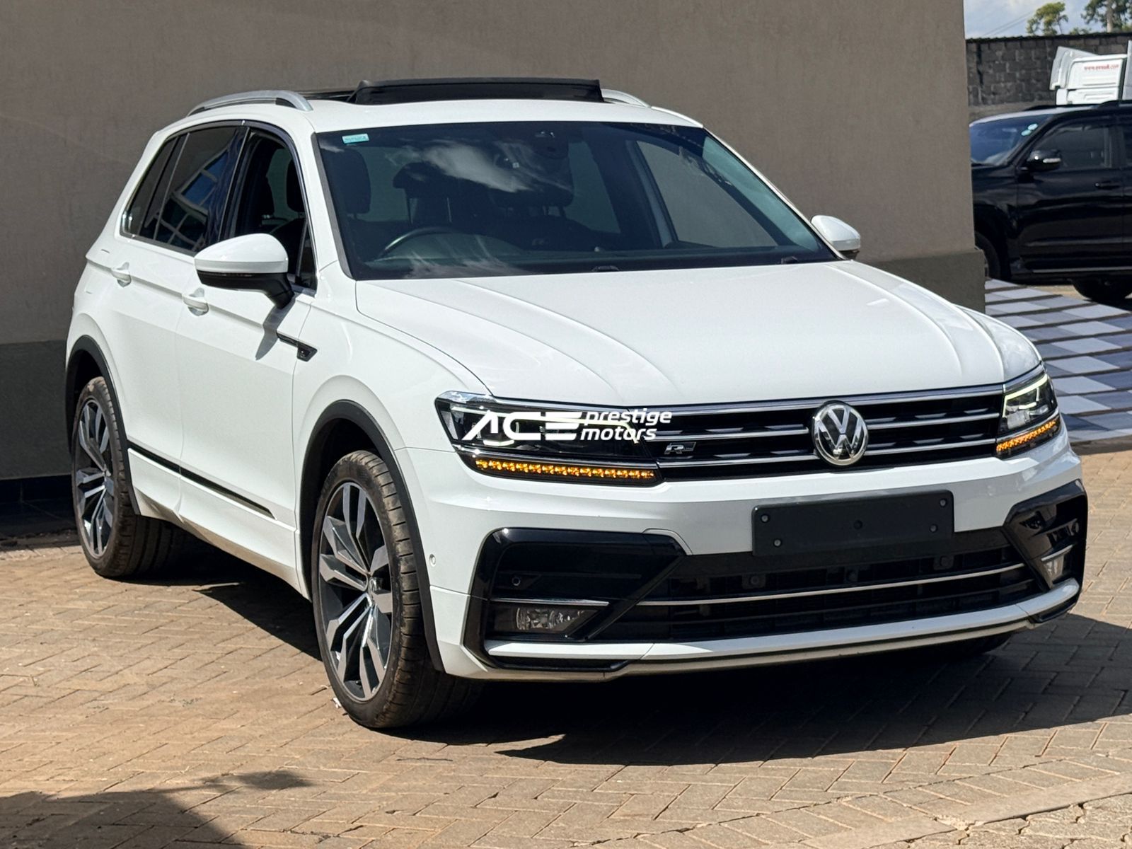 Image of Volkswagen Tiguan R-Line 4MOTION YOM - 2019