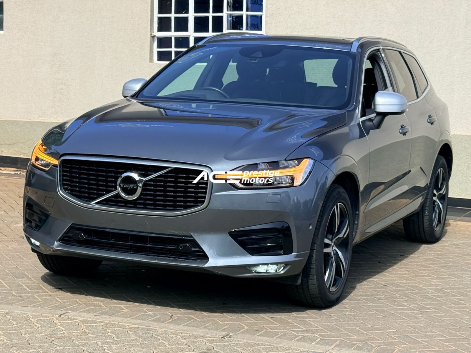 Image of Volvo XC60 T5 R-Design AWD YOM - 2018