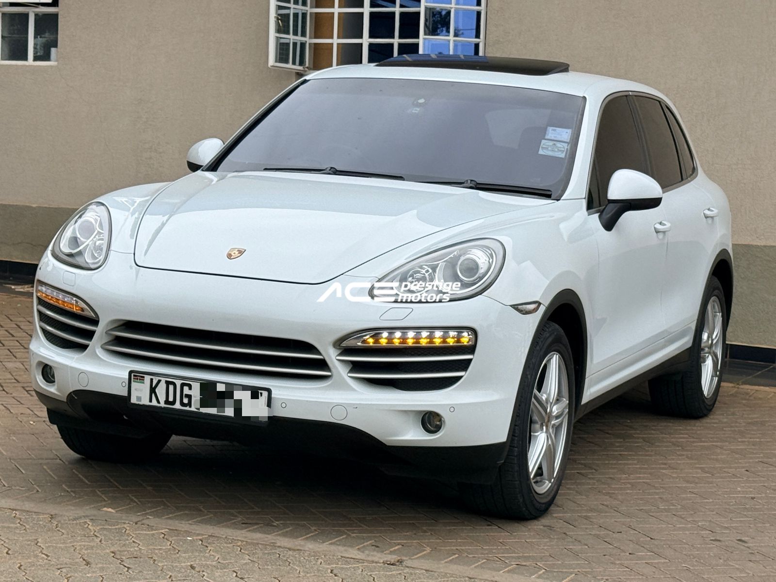 Image of Porsche Cayenne YOM - 2015
