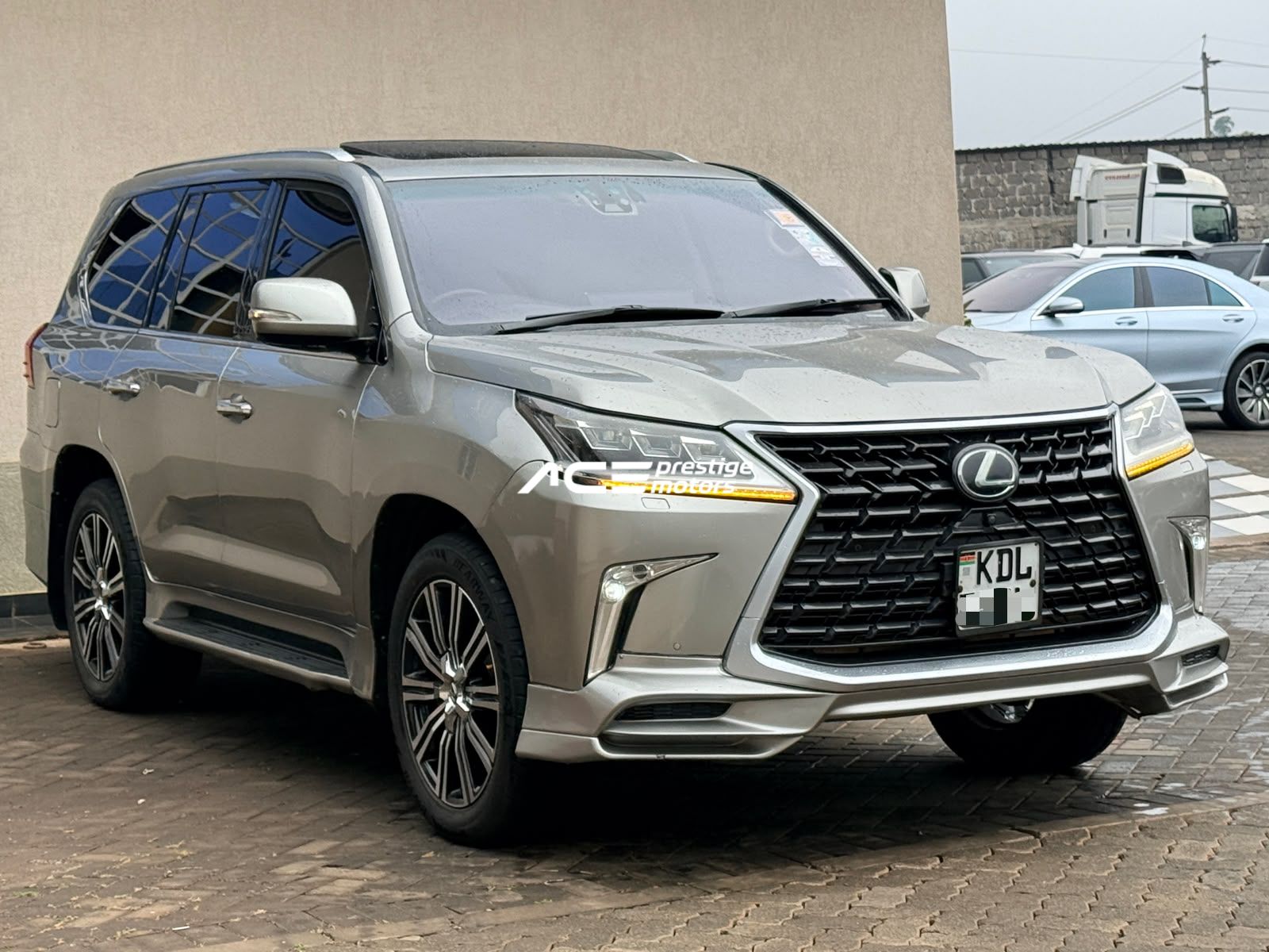Lexus LX570