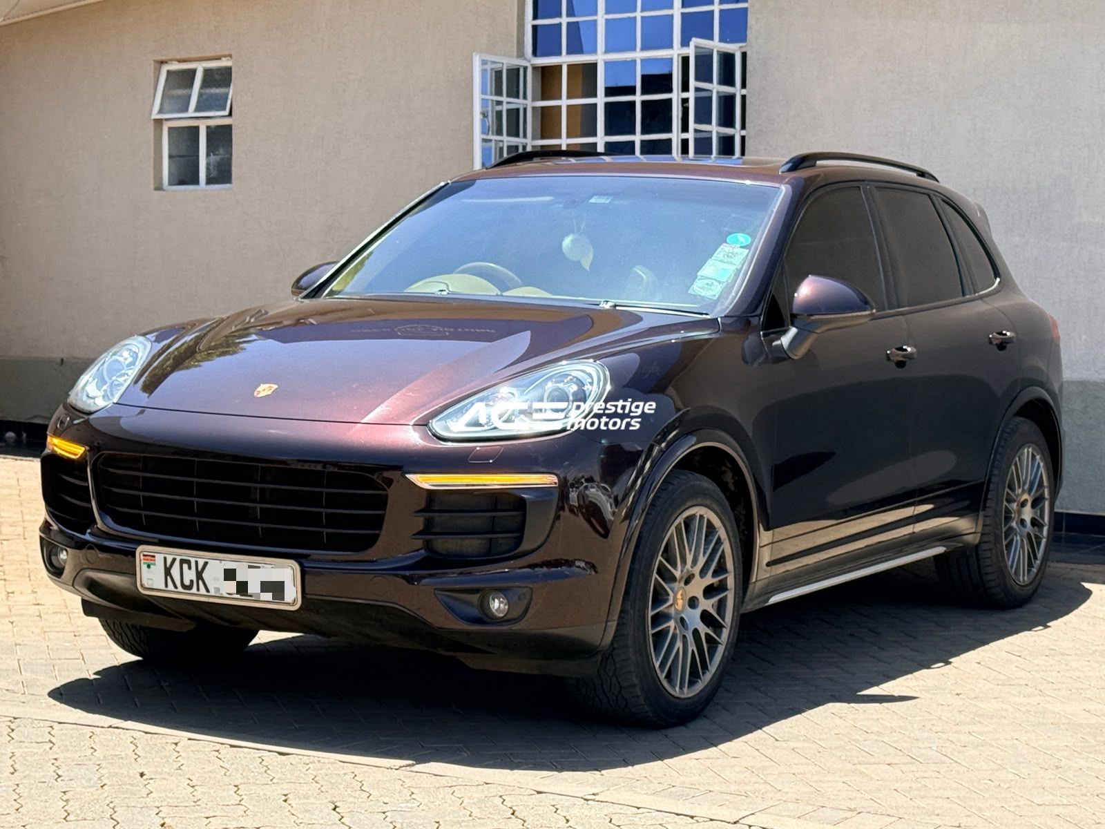 Image of Porsche Cayenne Platinum Edition YOM - 2016