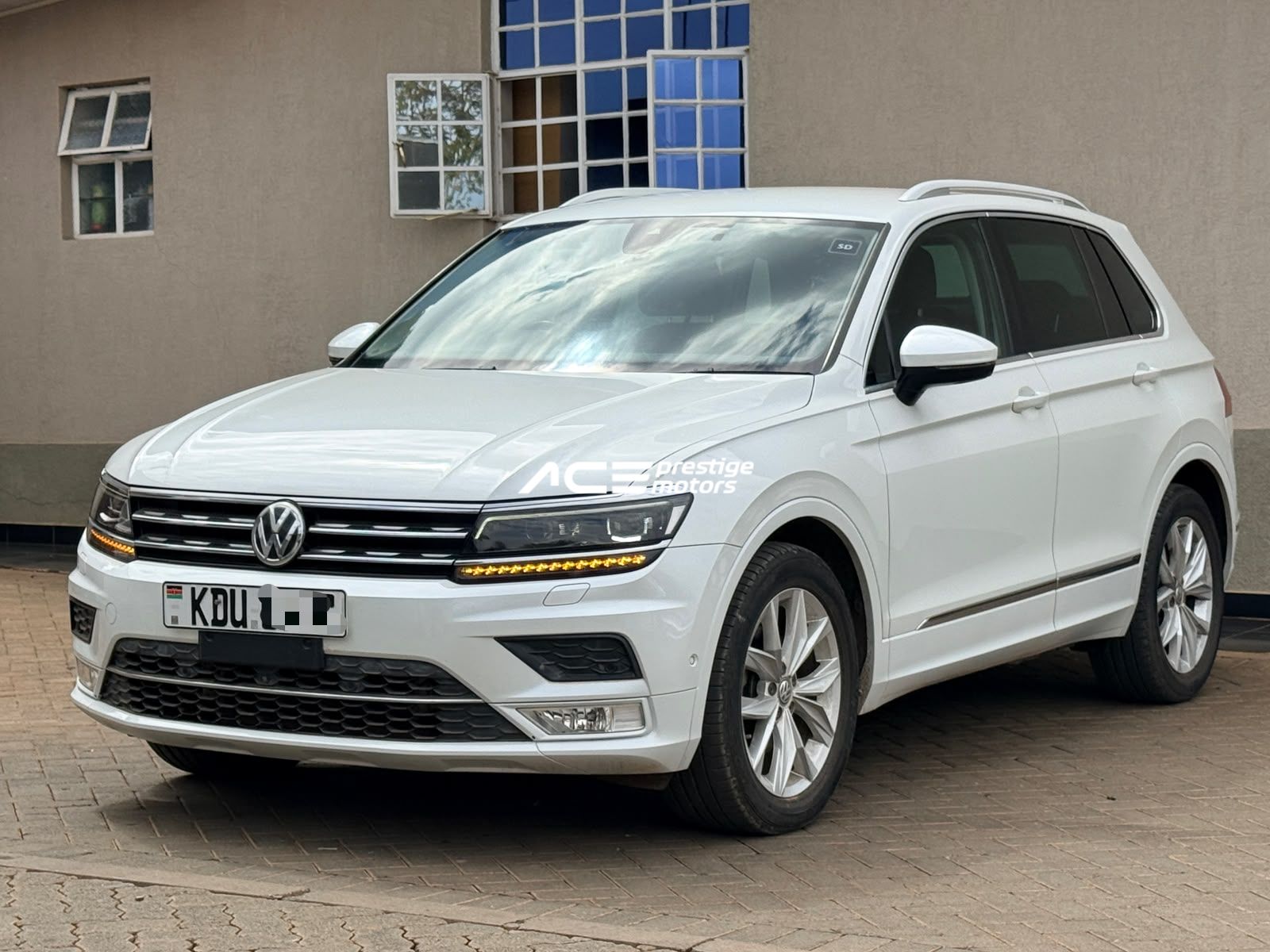 Image of Volkswagen Tiguan TSI YOM - 2017